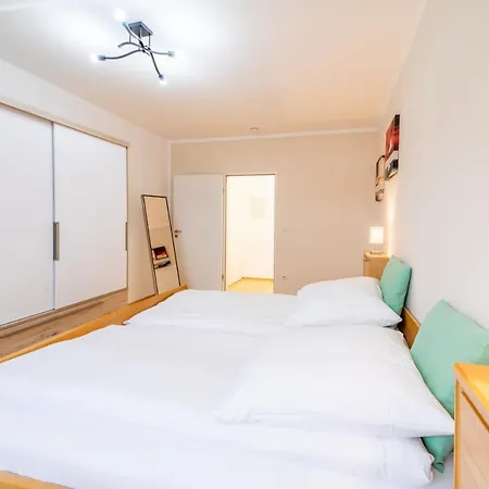Moderne Dachgeschosswohnung - Parkplatz - Netflix Coburg Exterior photo