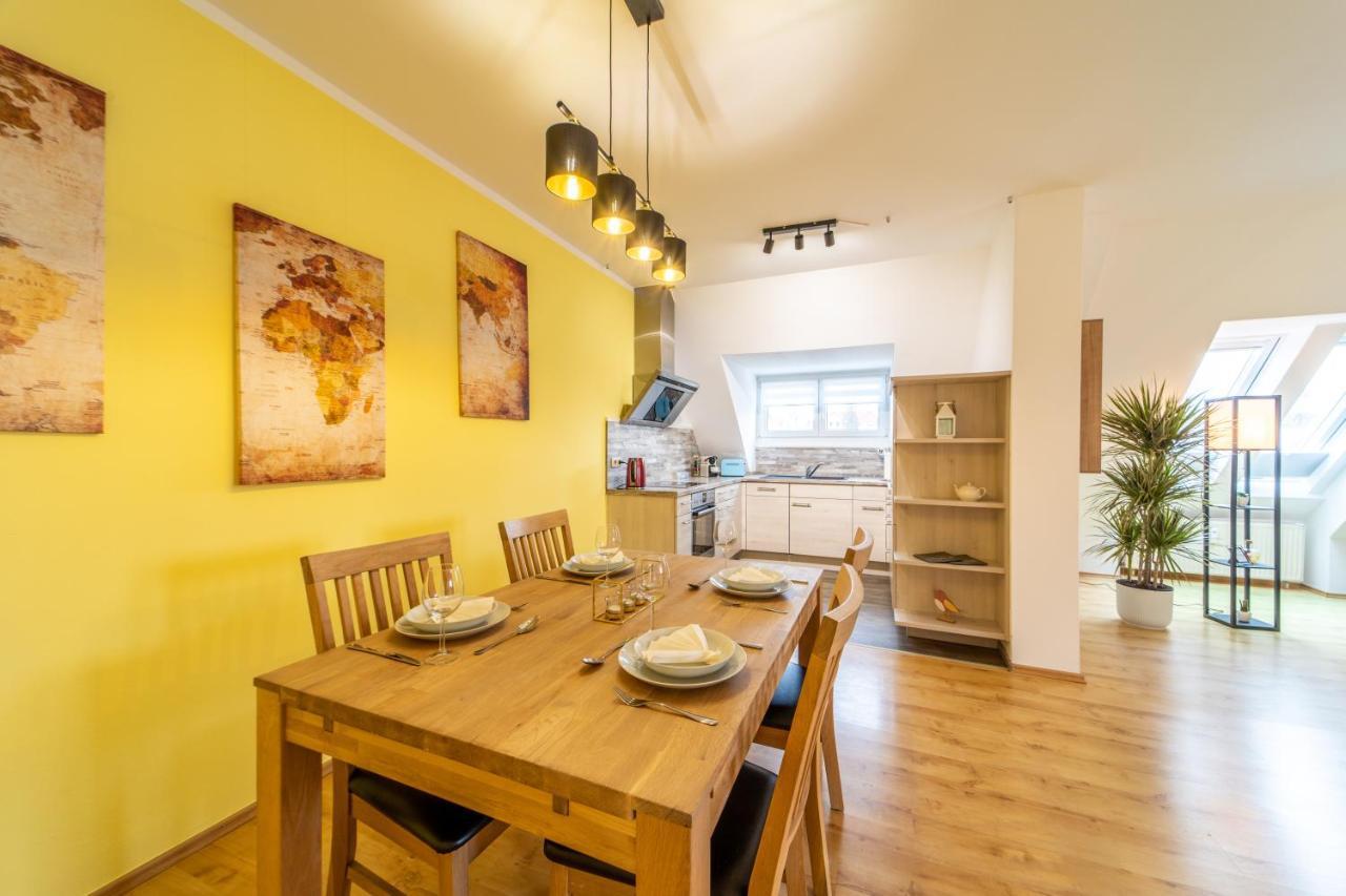 Moderne Dachgeschosswohnung - Parkplatz - Netflix * Coburg
