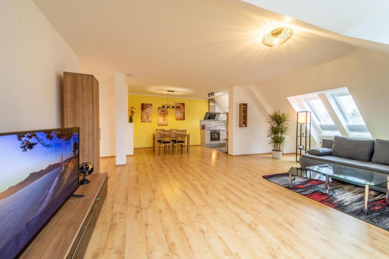 Moderne Dachgeschosswohnung - Parkplatz - Netflix Apartment Coburg