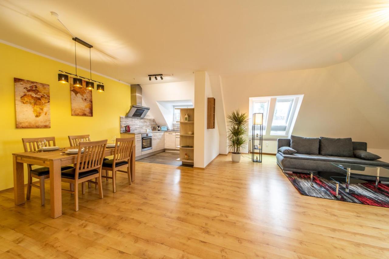 Moderne Dachgeschosswohnung - Parkplatz - Netflix Coburg