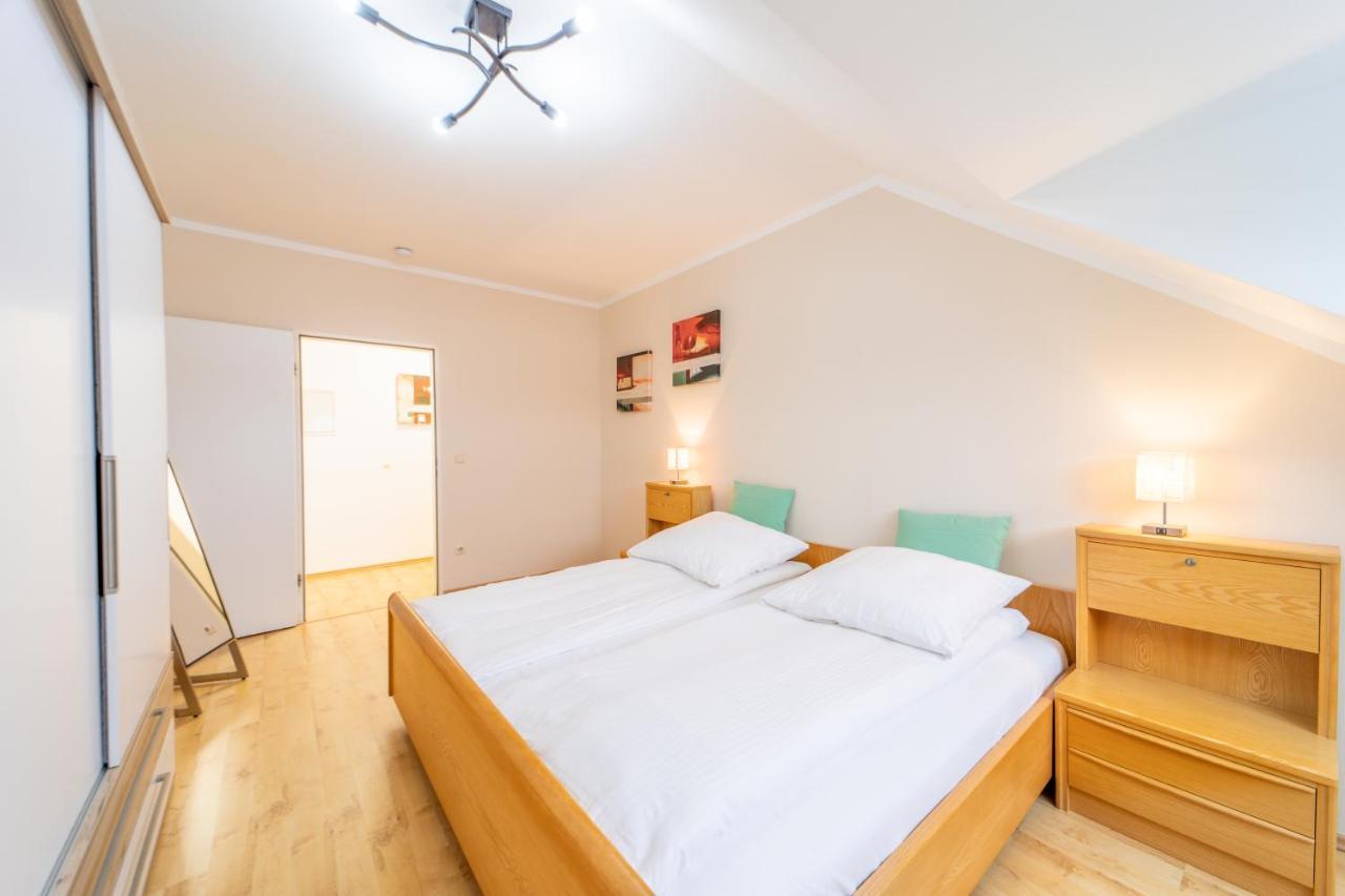 Moderne Dachgeschosswohnung - Parkplatz - Netflix Apartment *